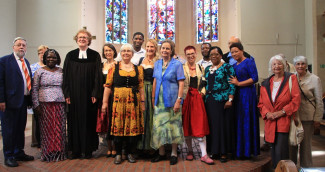 Gruppenbild bei Festgottesdienst 40 Jahre Partnerschaft